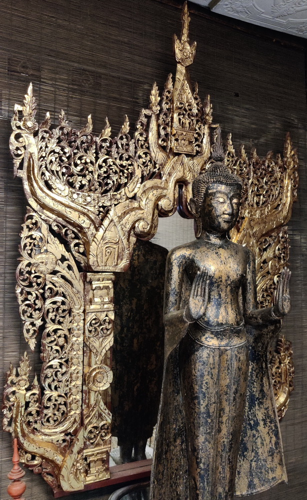 Giant temple miror