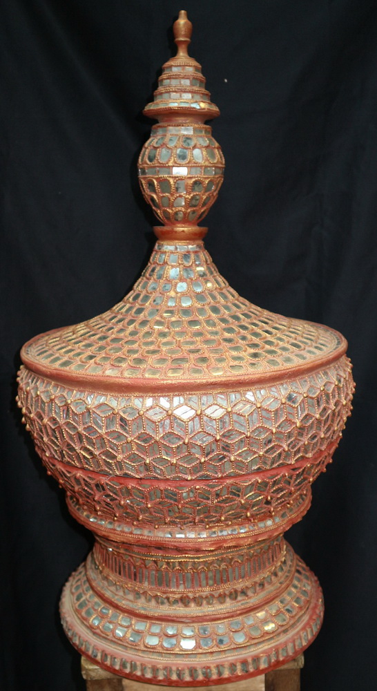 Giant Hsun Hok, offering vessel for chief monk