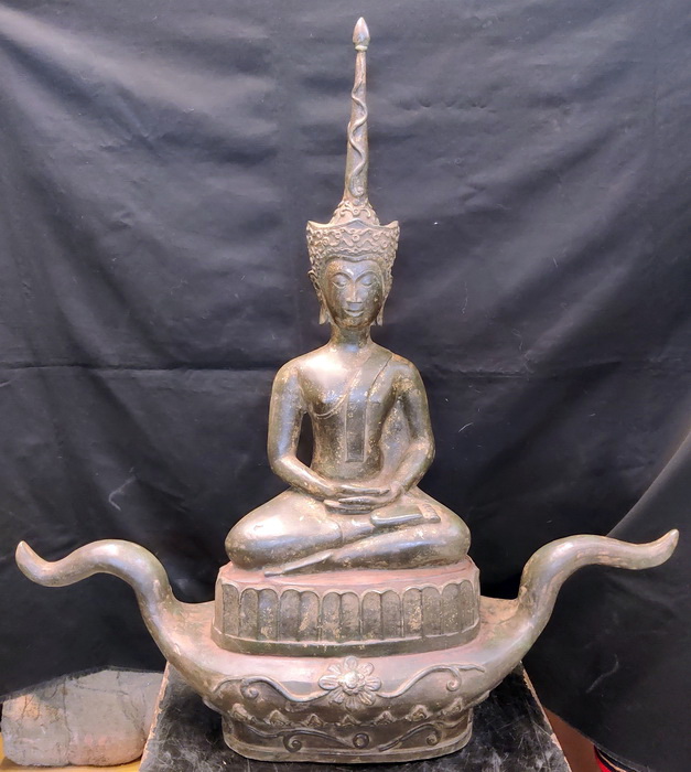 Lanna Buddha on speical base