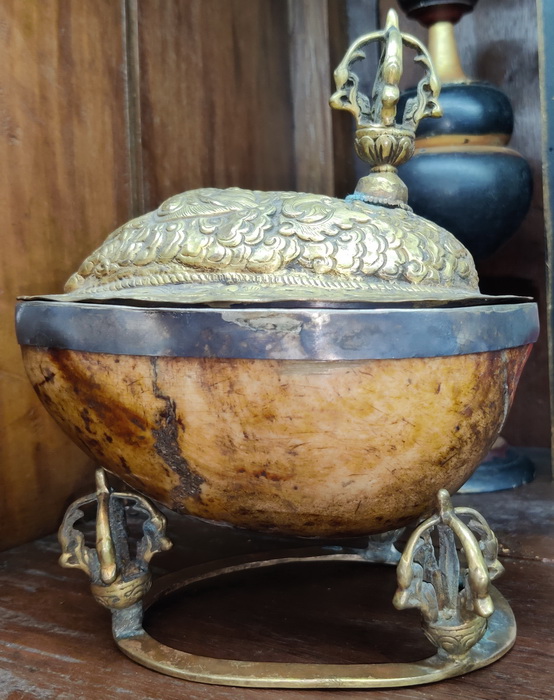 Kapala offering vessel, skull cap on base