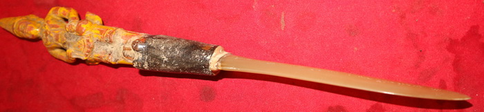 Knife w. carved handle