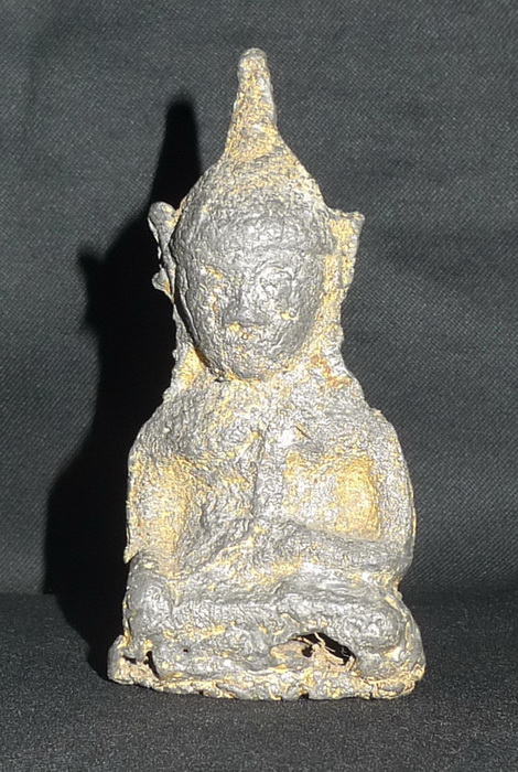 Ayutthaya Buddha amulet w/hole, relic inside