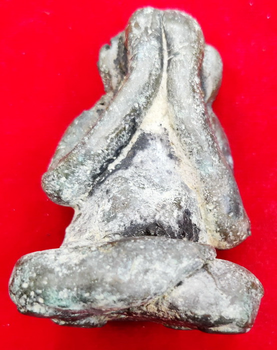 Buddha amulet, pit tha (closed eyes)