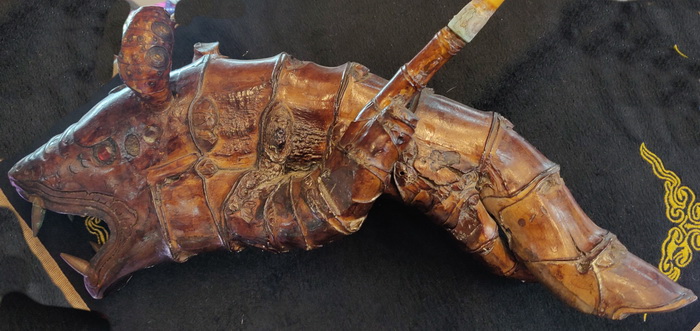 Opium pipe w.sea monster shape